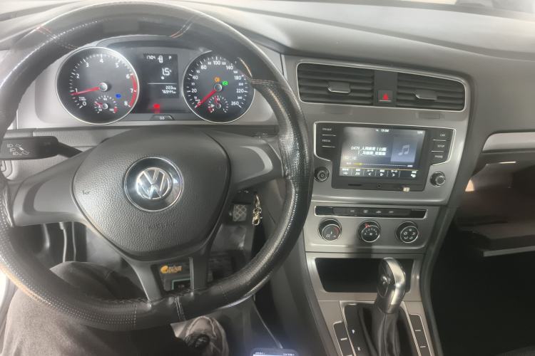 Used Volkswagen Golf 2016 1.6L Automatic Fashion Model
