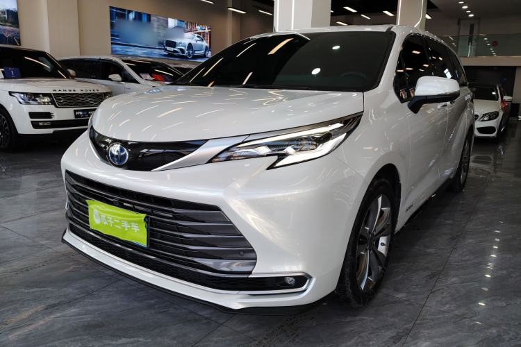 Used Toyota Sienna 2023 2.5L Hybrid Deluxe Edition