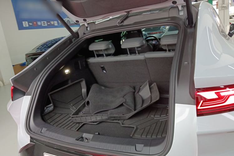 Used BYD Song L EV 2025 Intelligent Driving Version 662 km LiDAR Excellence Edition
