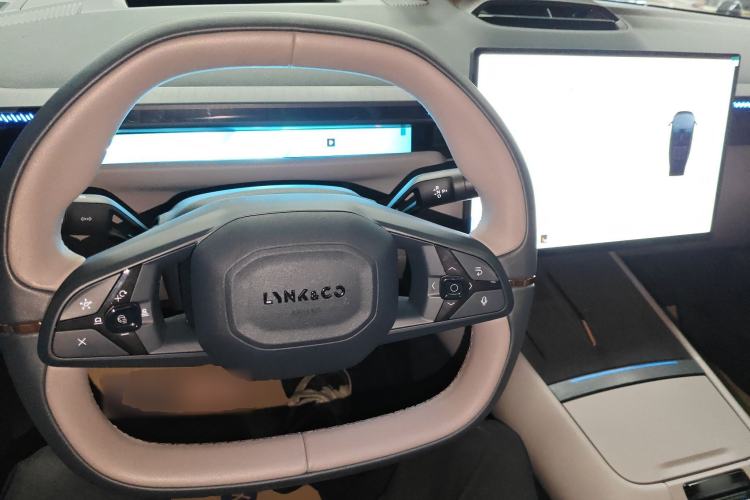 Used Lynk & Co Z10 2025 95 kWh 766 km Range Rear-Wheel Drive Max
