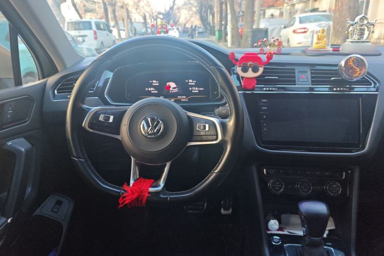 Used Volkswagen Tiguan L 2020 330TSI Automatic Two-Wheel Drive R-Line Flagship Version China VI Standard