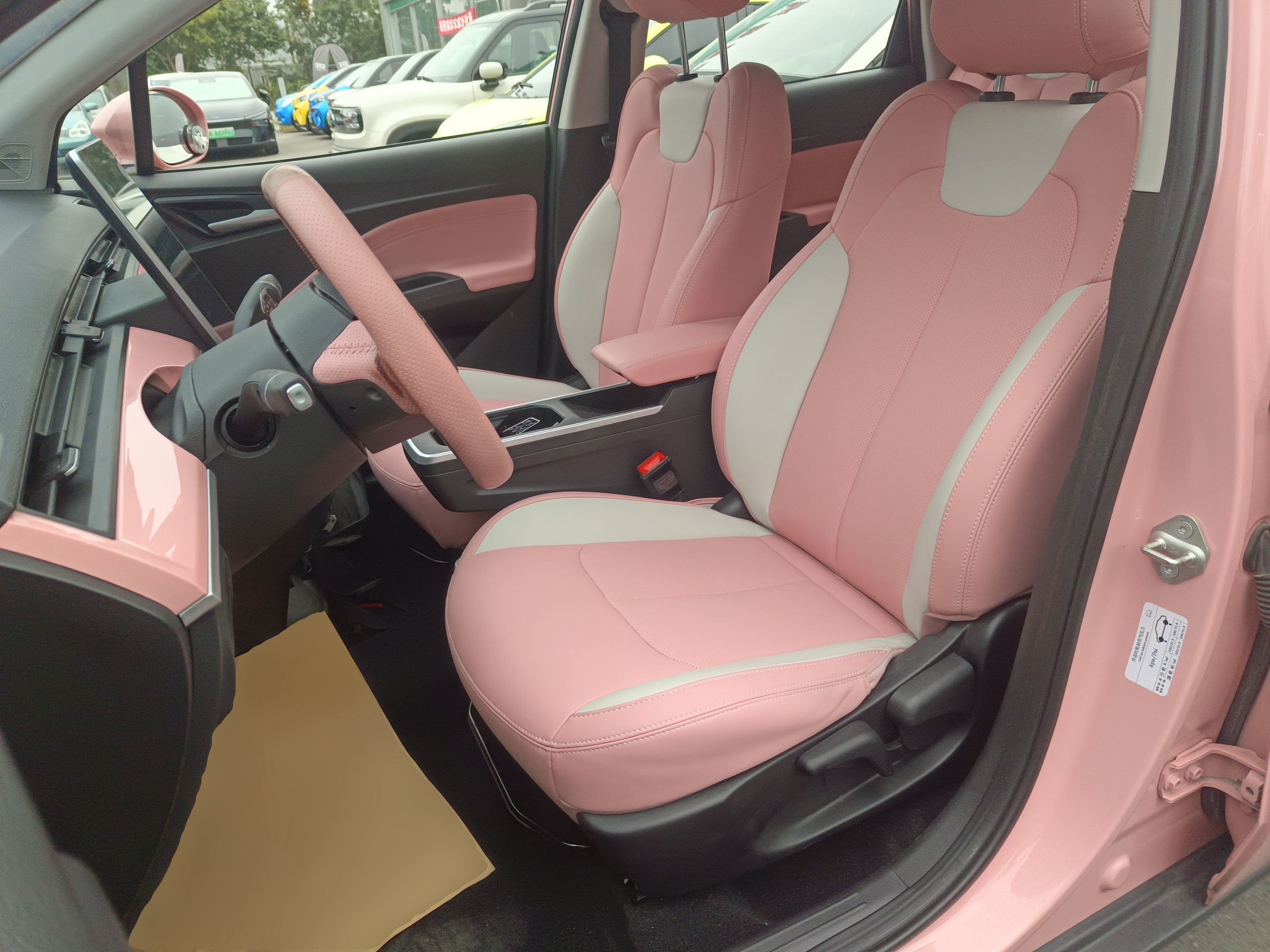 المقاعد الأمامية داخل السيارة