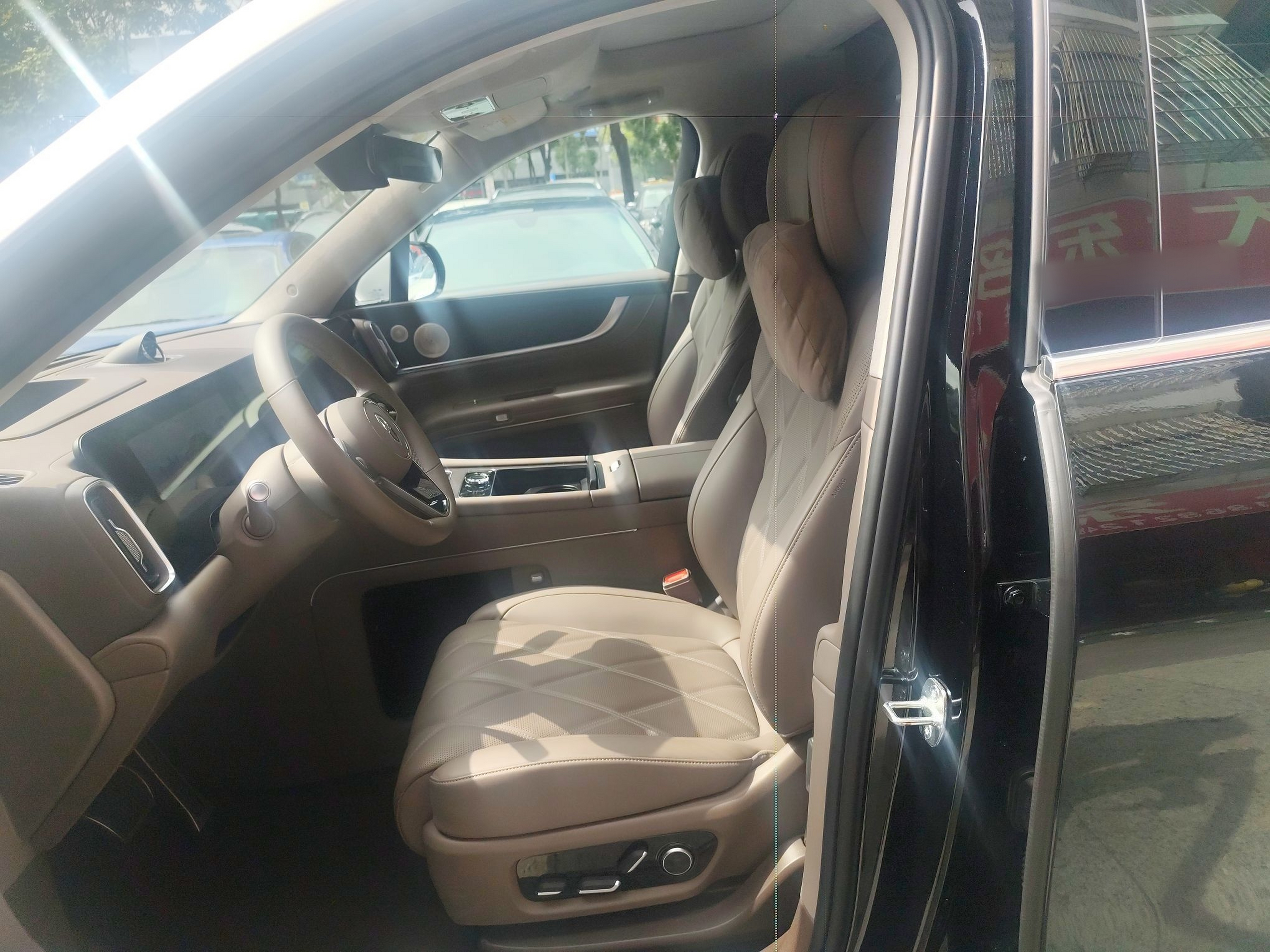 Переднее сиденье в автомобиле