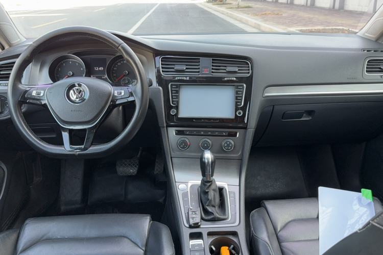 Used Volkswagen Golf 2015 1.4TSI Automatic Luxury Model
