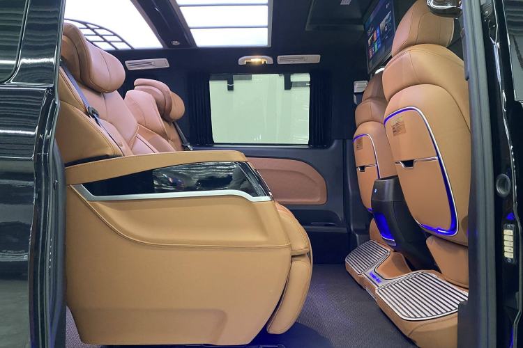 Used Mercedes-Benz Vito 2023 2.0T Elite Version 7 Seats
