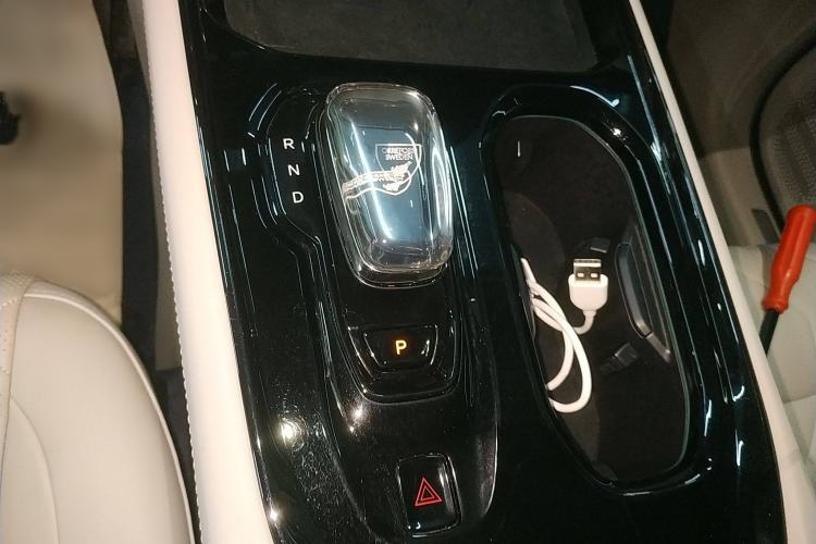 Used Volvo EM90 2025 Ultra Six-Seater
