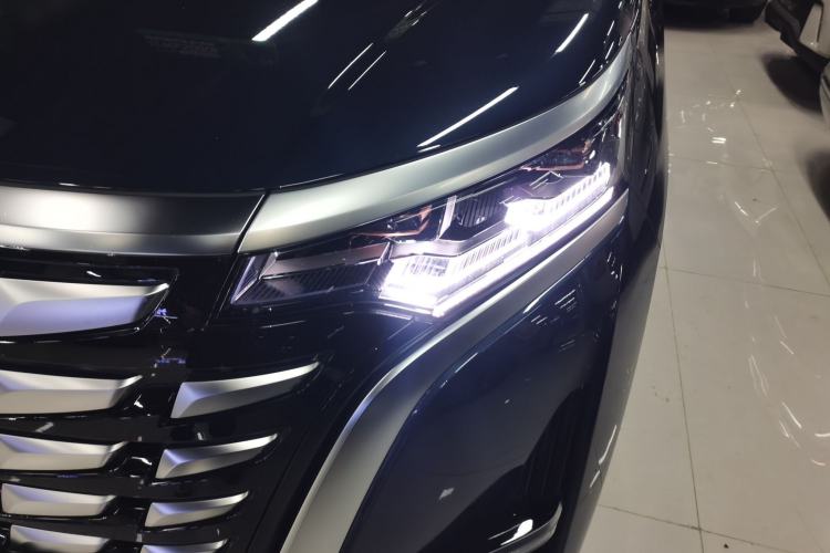 Used Denza D9 2022 DM-i 970 Four-Wheel Drive Prestige Model
