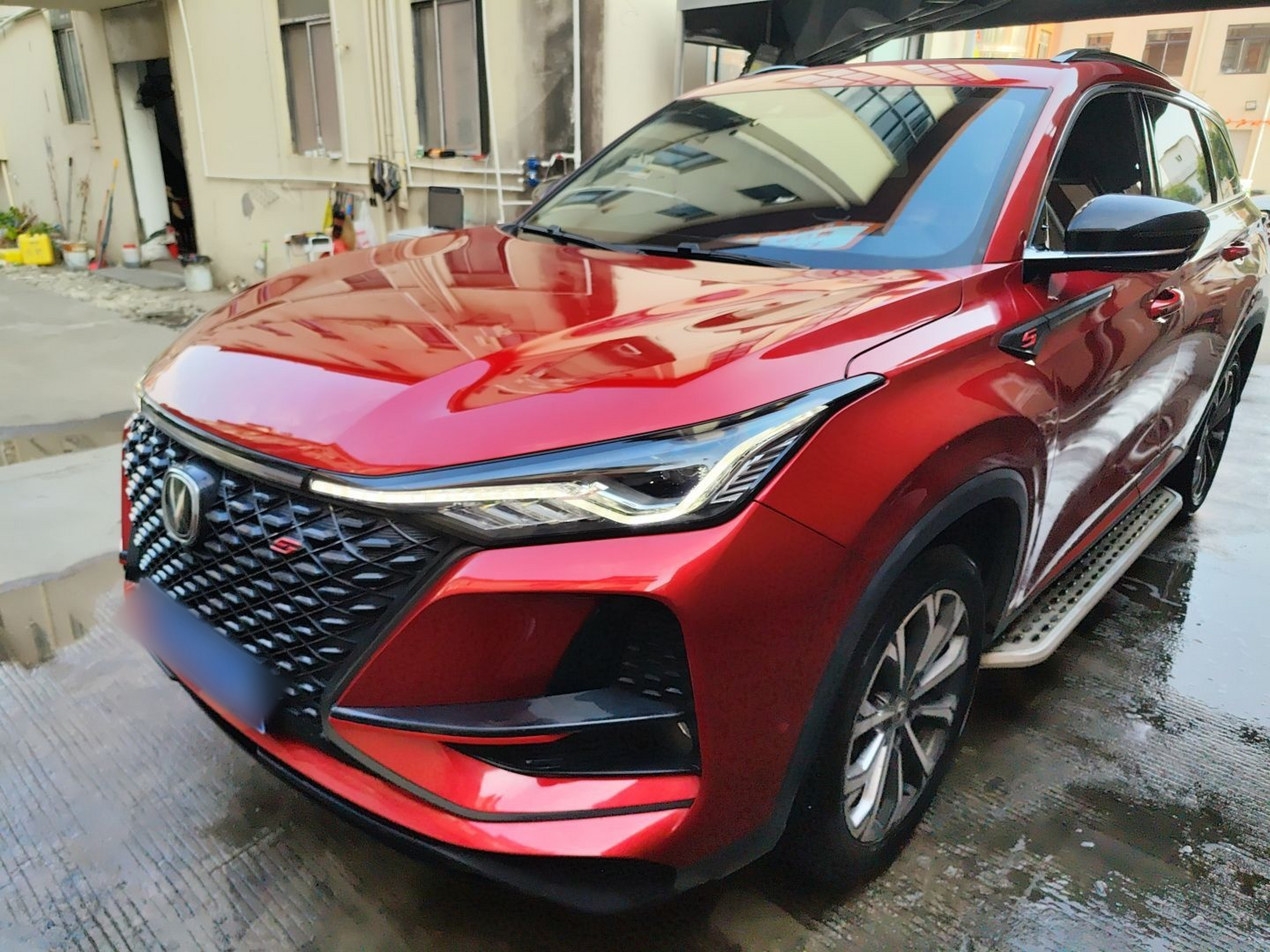 Под передней частью автомобиля