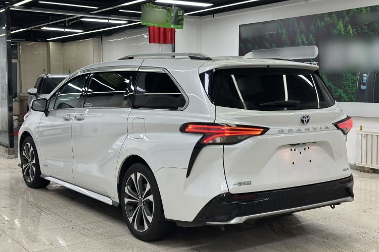 Used Toyota Granvia 2023 2.5L Hybrid Flagship VIP Edition