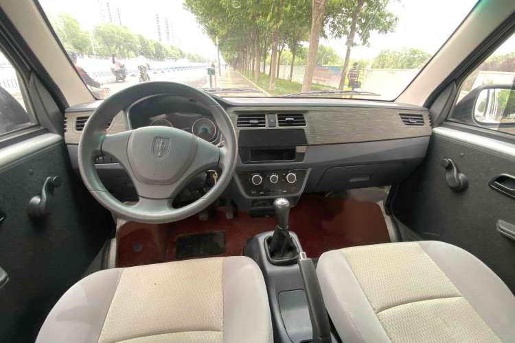 Used Jinbei Hiace X30 2023 1.5L Super-Comfortable Passenger Van 5/6/7-Seater Non-Air-Conditioned Version Model SWC15M
