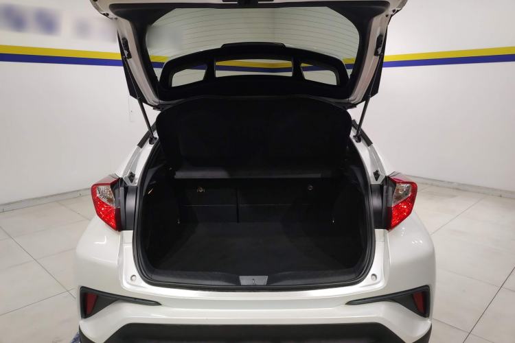 Used Toyota C-HR 2018 2.0L Leading with Sunroof China VI Standard
