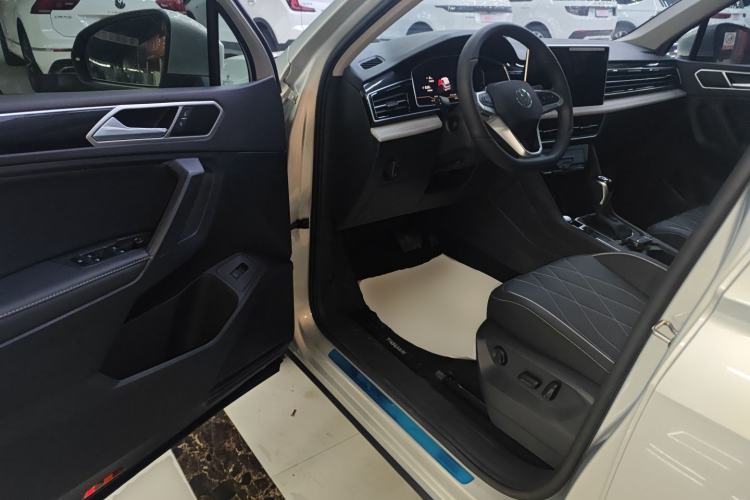 Used Volkswagen Tiguan L 2025 Model, Outstanding Version, 300TSI Automatic Two-Wheel Drive Longteng Edition