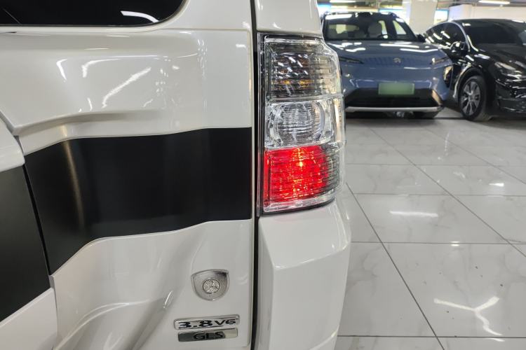 Used Mitsubishi Pajero 2017 V97 3.8L 5-Door GLS Model with Sunroof – U.S. Specification
