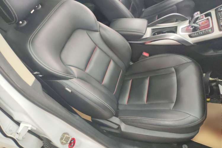 Used Geely Auto Emgrand X7 Sport 2020 1.8TD DCT Two-Wheel Drive Smart Connect 4G-Enabled Version
