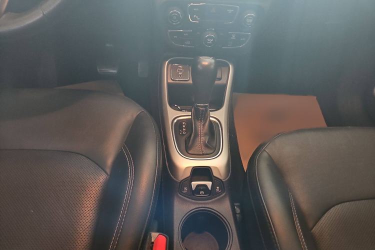 Used  Compass 2019 200T Automatic Family Edition - Connected Large Screen Version
