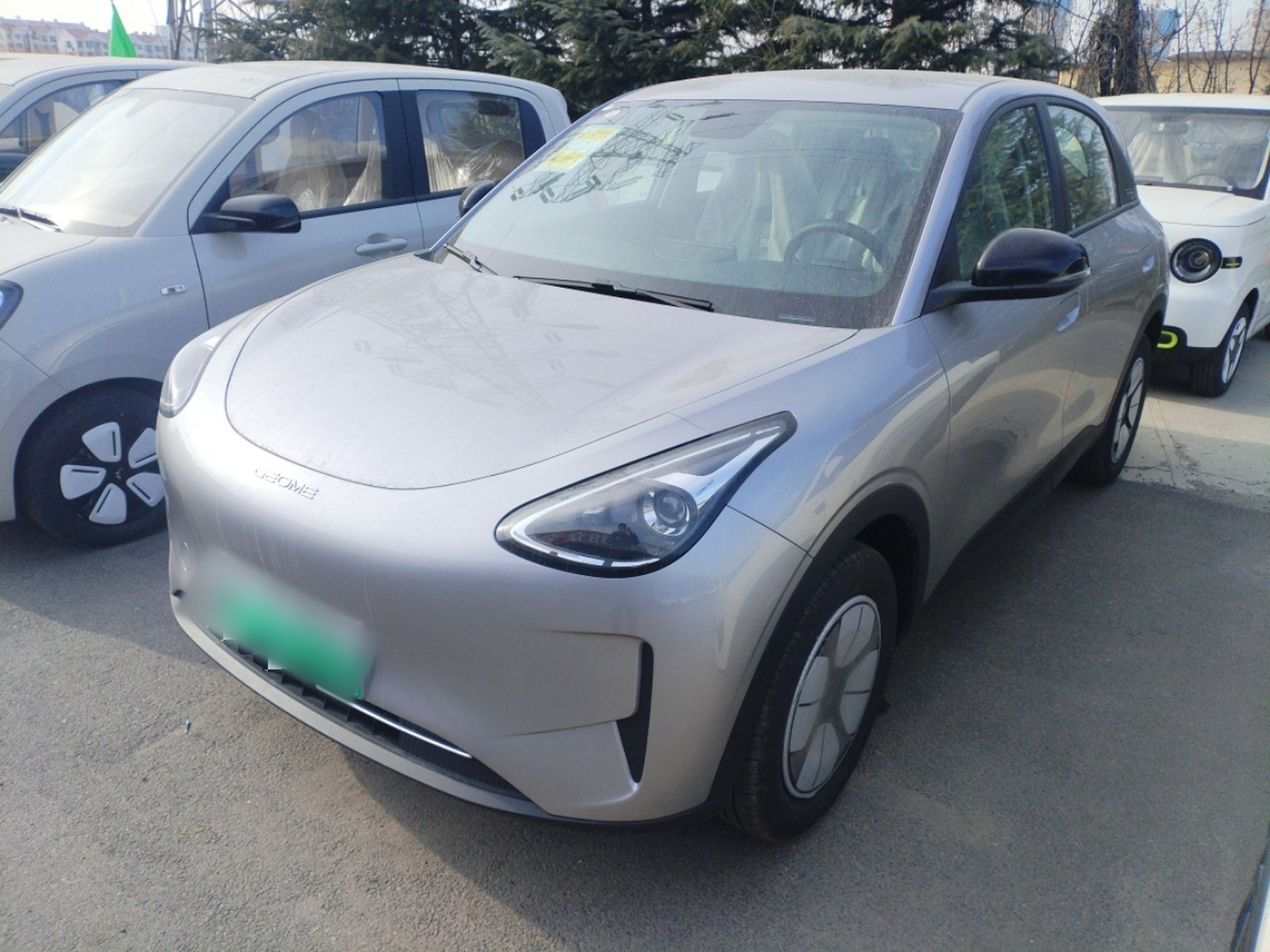 Под передней частью автомобиля