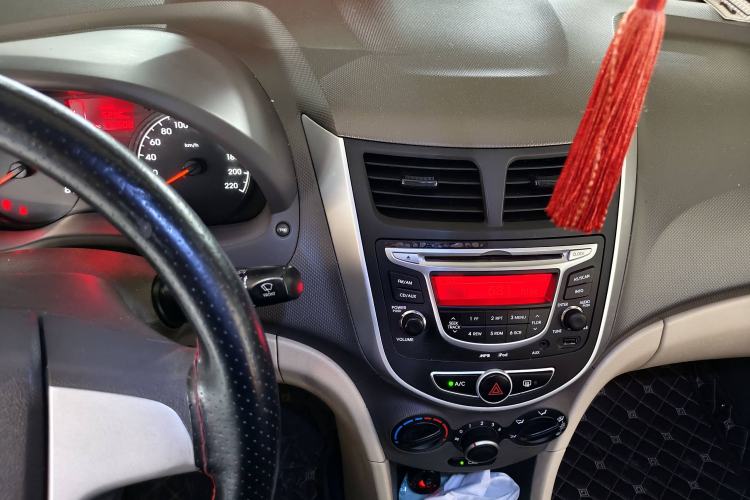 Used Hyundai Verna 2010 Sedan 1.4L Manual Comfort GS
