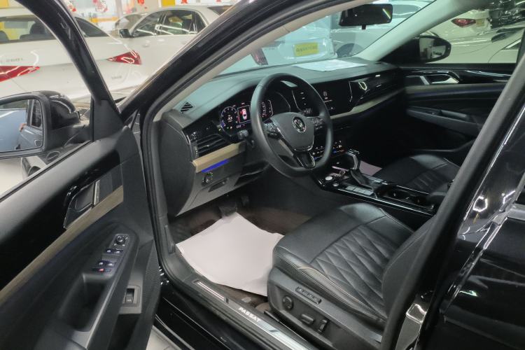 Used Volkswagen Passat 2020 Revised Version 330TSI Luxury Edition China VI Standard
