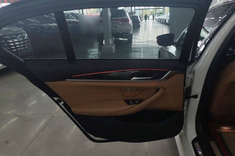 Used BMW 5 Series 2019 Facelifted 530Li Leading Edition M Sport Package
