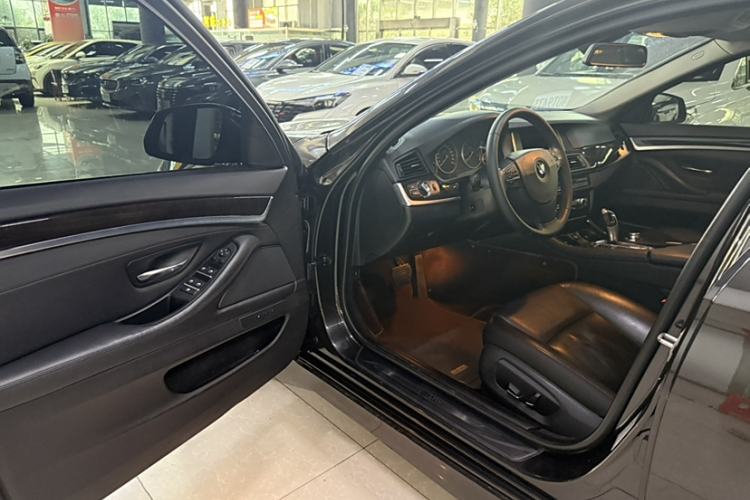 Used BMW 5 Series 2014 525Li Leading Model

