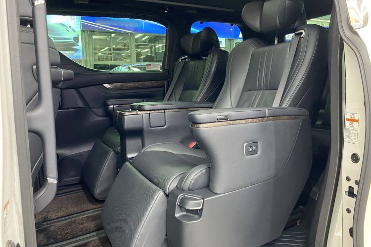 Used Toyota Vellfire 2021 Crown Dual-Engine 2.5L HV Prestige Edition
