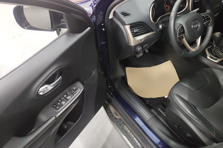 Used  Cherokee 2017 2.0L Superior Edition
