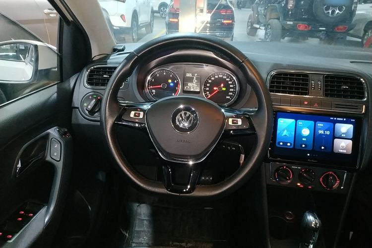 Used Volkswagen Polo 2016 1.6L Automatic Comfort Model
