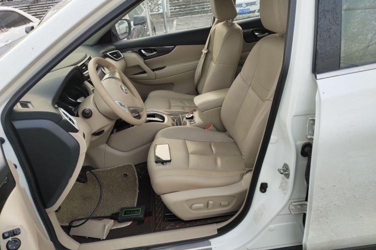 Used Nissan X-Trail 2014 2.5L CVT Leading Edition 4WD
