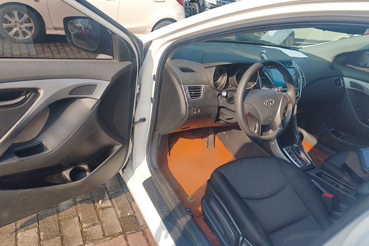 Used Hyundai Elantra 2016 1.6L Automatic Smart Version
