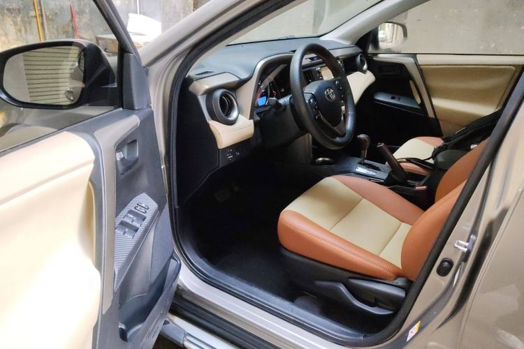 Used Toyota RAV4 2015 2.0L CVT Two-Wheel Drive Fashion Edition
