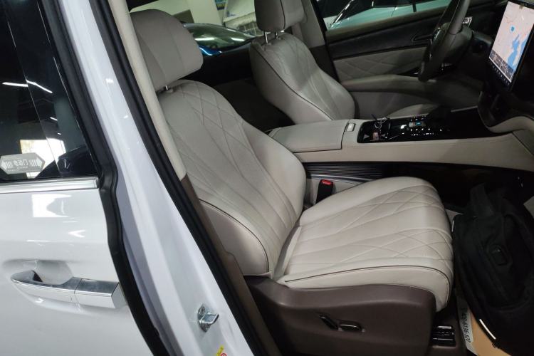 Used Denza D9 2022 EV 620 Prestige Model
