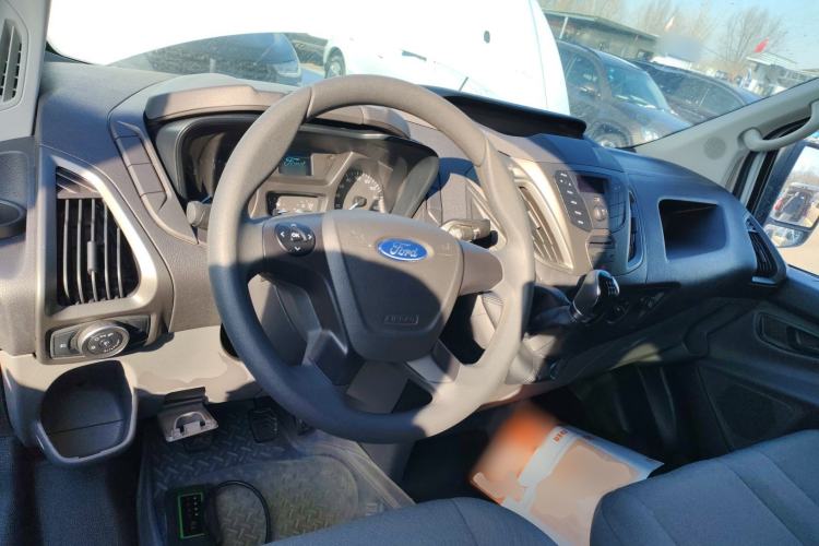 Used Ford Transit 2019 2.0T Diesel Multi-Purpose Commercial Vehicle Mid-Drive Mid-Roof 6-Seater China VI Standard