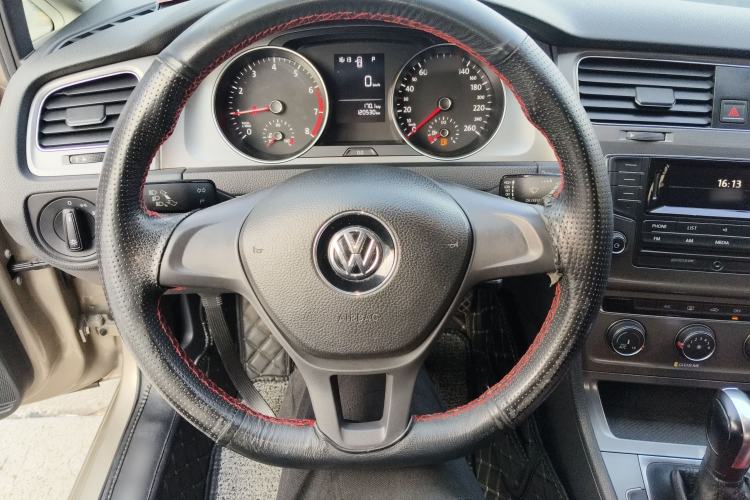 Used Volkswagen Golf 2016 1.6L Automatic Fashion Model
