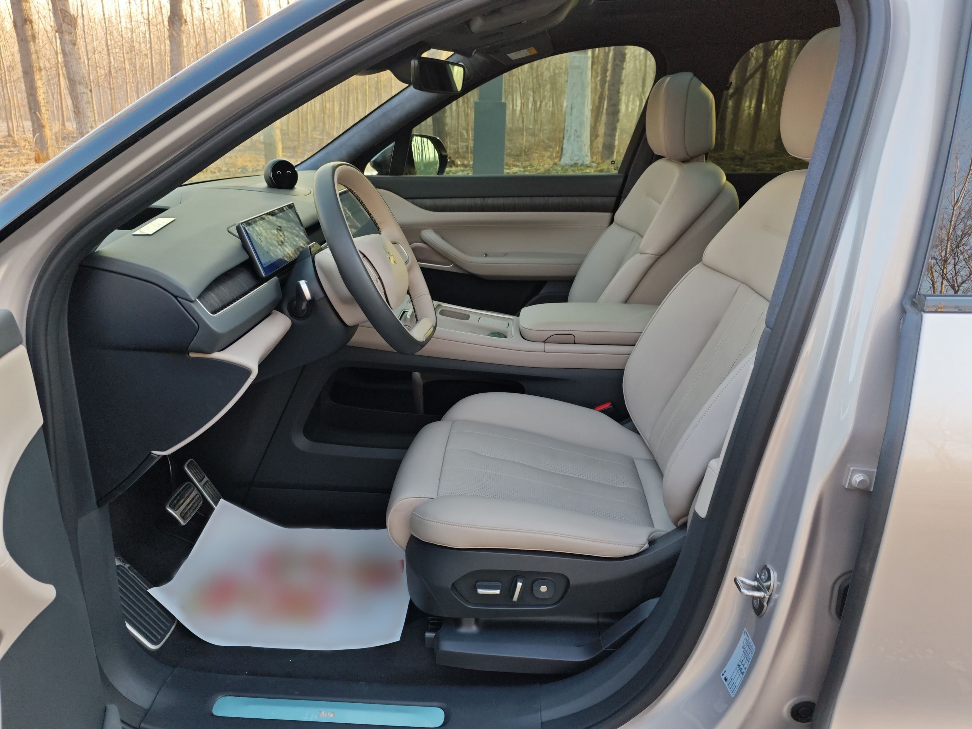 المقاعد الأمامية داخل السيارة