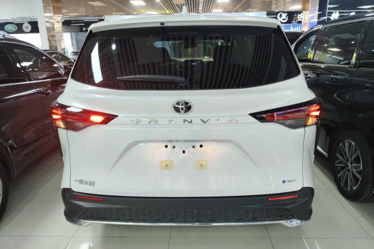 Used Toyota Granvia 2024 2.5L Hybrid Comfort Edition
