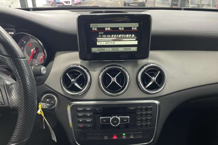 Used Mercedes-Benz GLA 2015 GLA 200 Fashion Model
