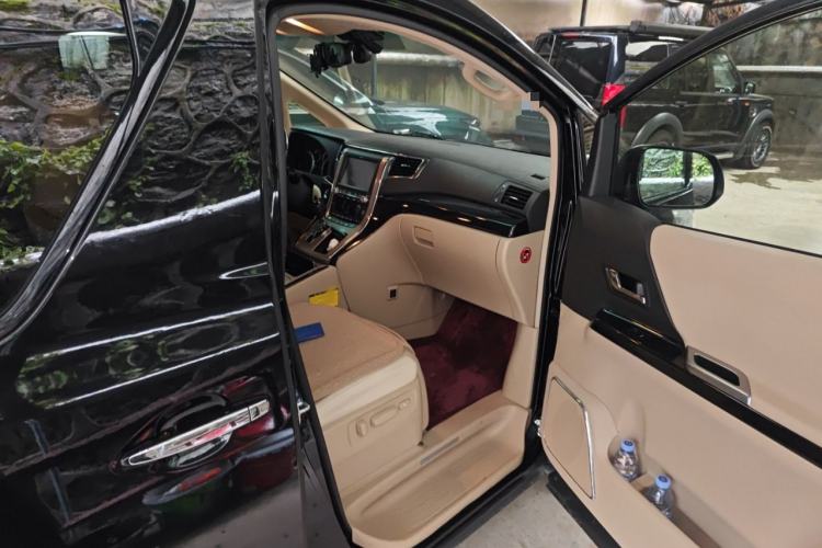 Used Toyota Alphard 2012 3.5L Luxury Edition
