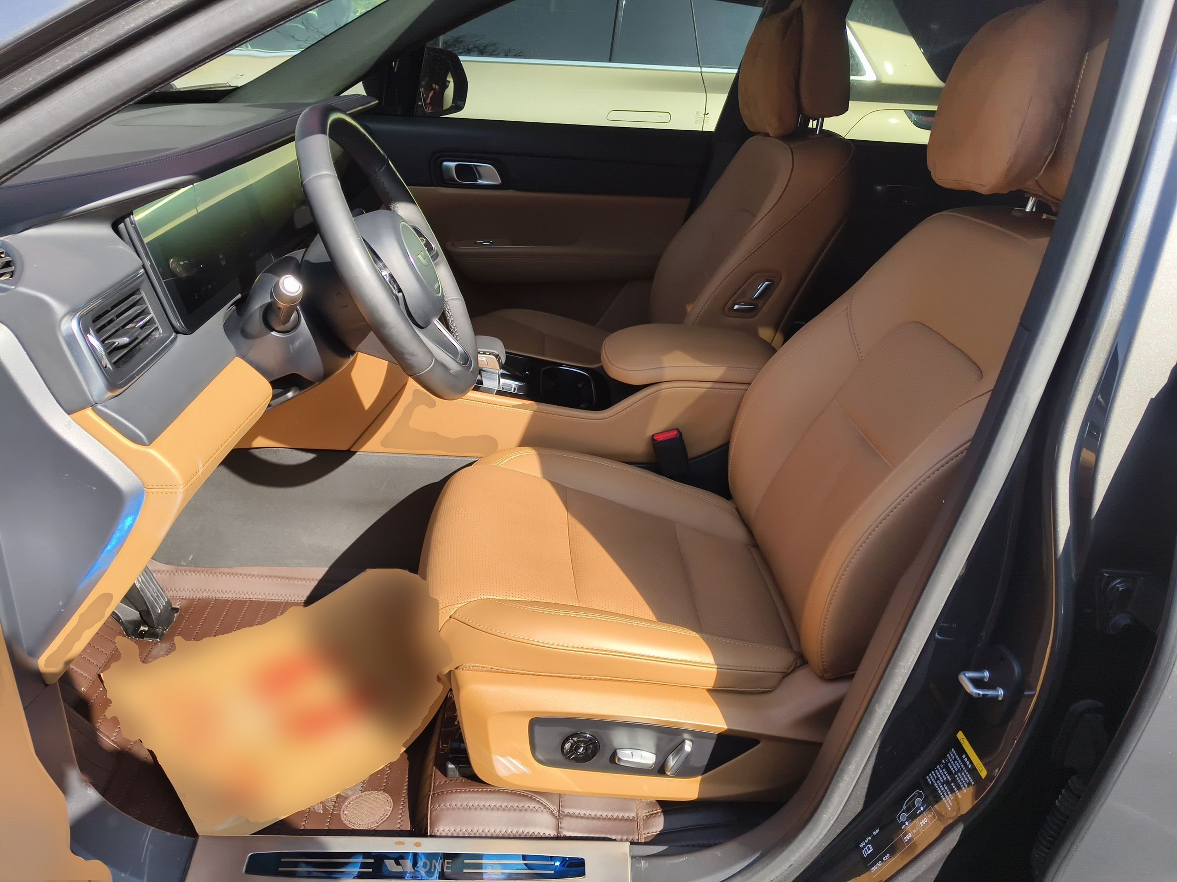 Переднее сиденье в автомобиле