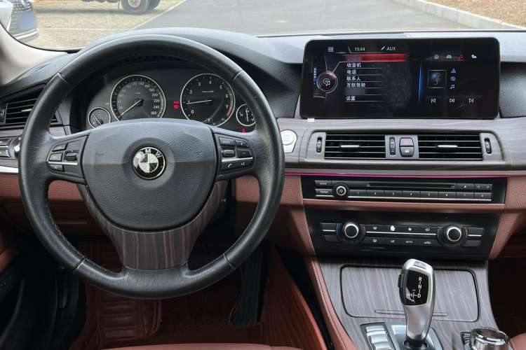 Used BMW 5 Series 2014 520Li Elegant Model
