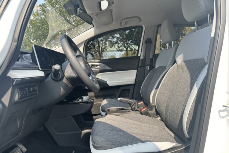 Used Geometry E Firefly 2024 301km Flowing Light
