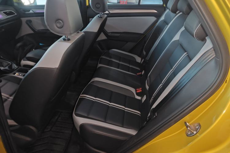 Used Volkswagen T-ROC 2023 300TSI DSG Two-Wheel Drive Starlight Edition
