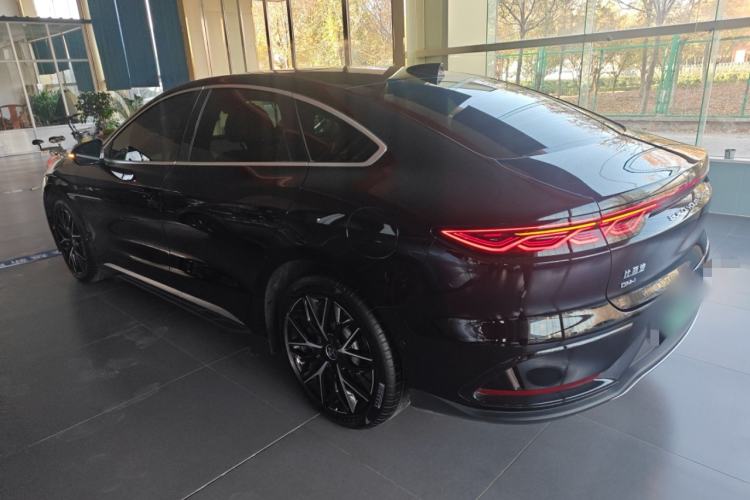 Used BYD Han 2025 DM-i Intelligent Driving Edition 125KM Prestige Model
