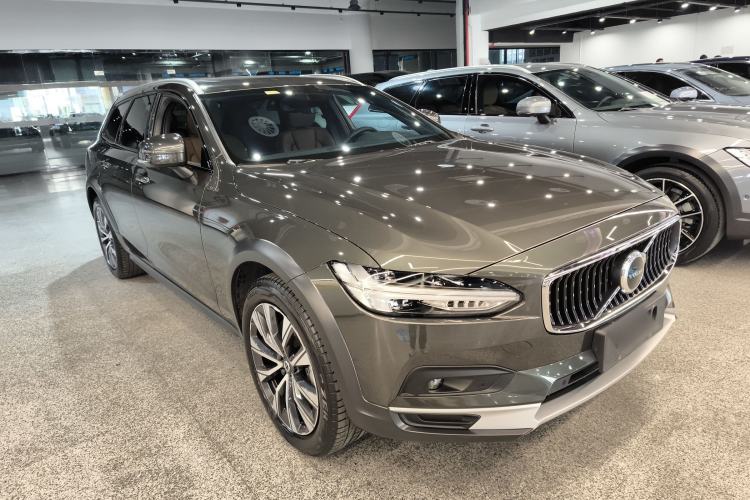 Used Volvo V90 2021 Cross Country B5 AWD Smart Range Edition