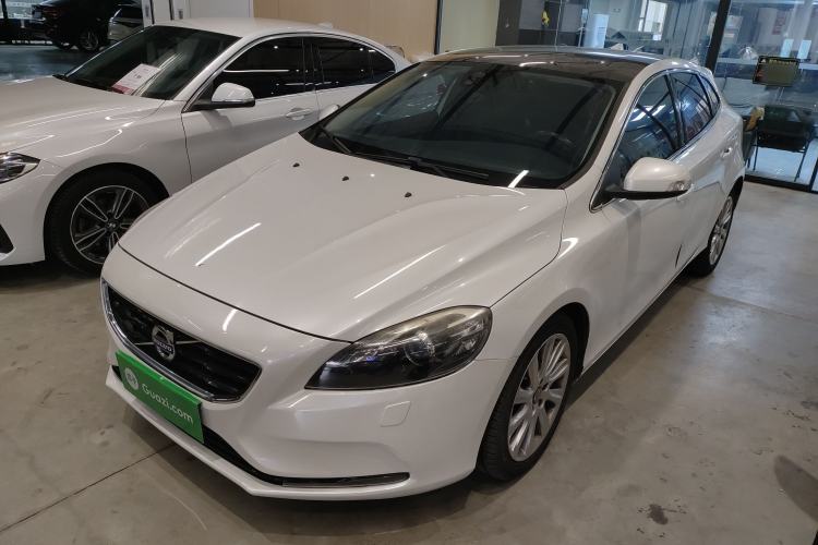 Used Volvo V40 2015 1.6T Zhiyi Edition