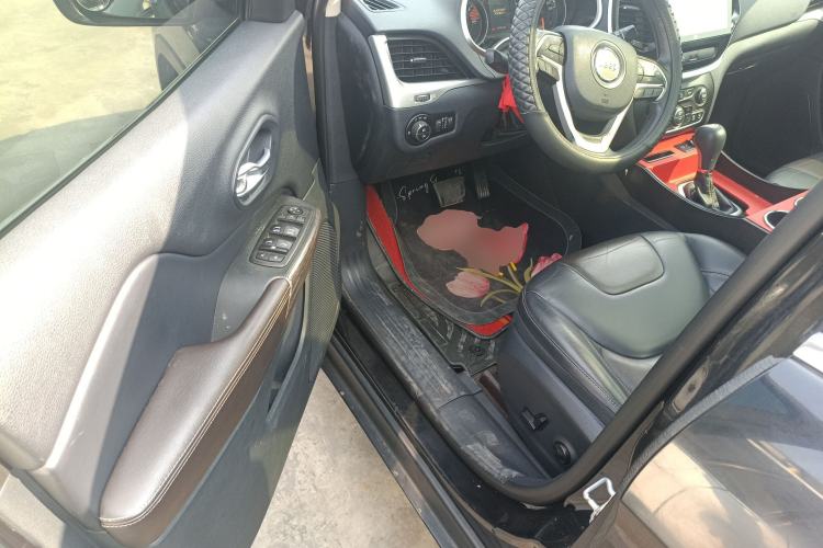 Used Jeep Cherokee 2016 2.4L Leading Edition
