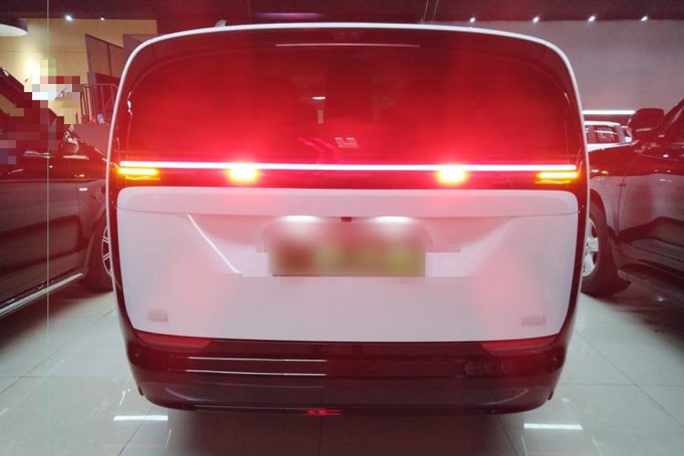 Used Li Auto MEGA 2024 Ultra Model
