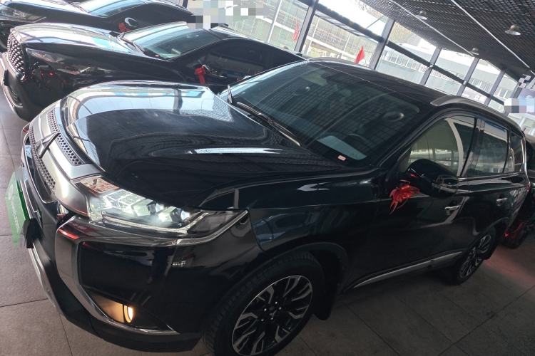 Used Mitsubishi Outlander 2019 2.4L 4x4 Zhi Xiang Edition 5 Seats China VI Standard
