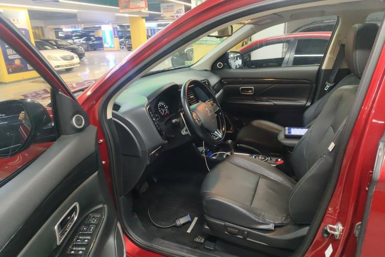 Used Mitsubishi Outlander 2016 2.4L 4x4 Luxury Edition 7-Seater
