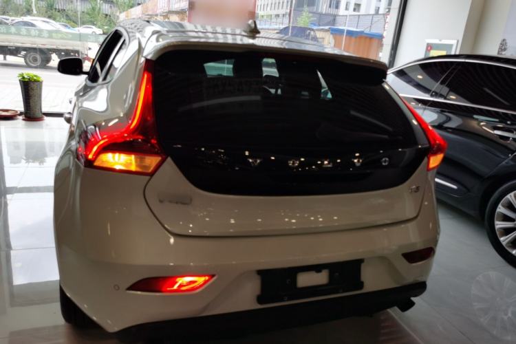 Used Volvo V40 2017 T3 Zhiyi Edition
