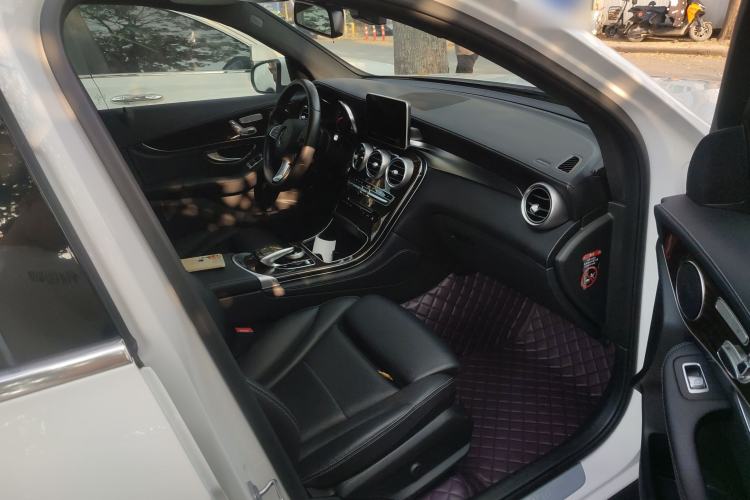 Used Mercedes-Benz GLC 2018 Facelift GLC 260 4MATIC Luxury Edition
